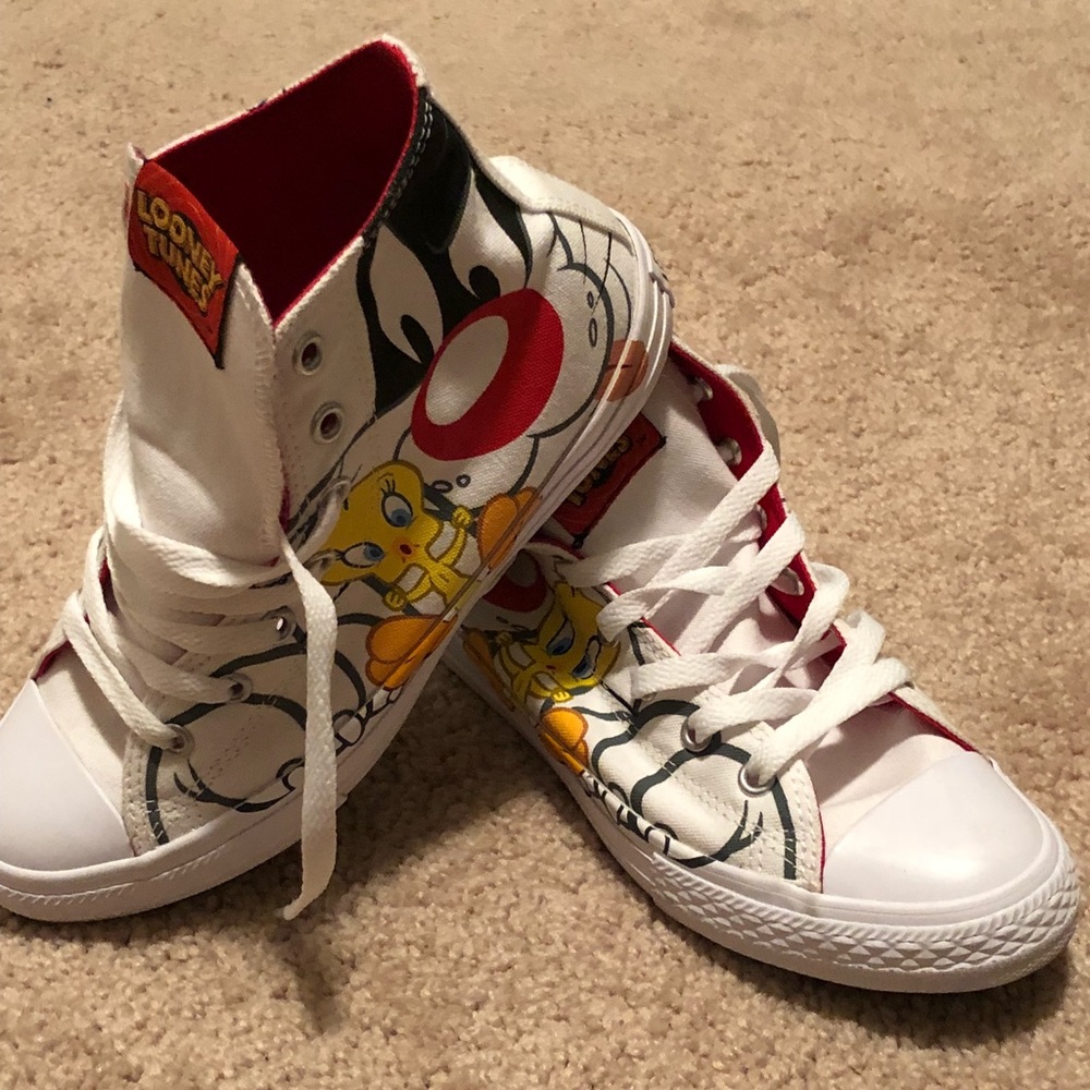Converse (Looney Tunes) - Picture 1 of 6